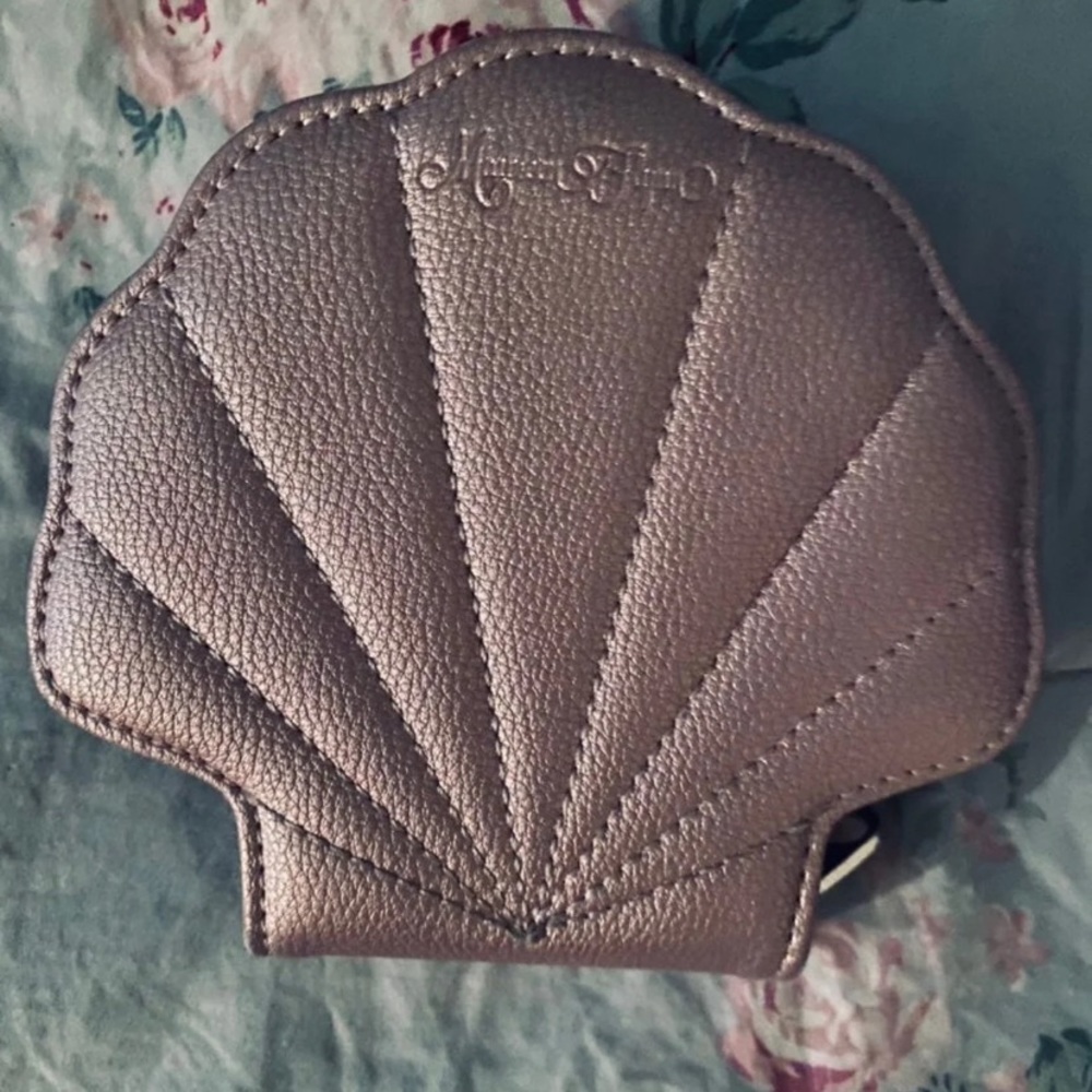 ♡ House of Flynn Pink Mermaid Seashell Wallet ♡